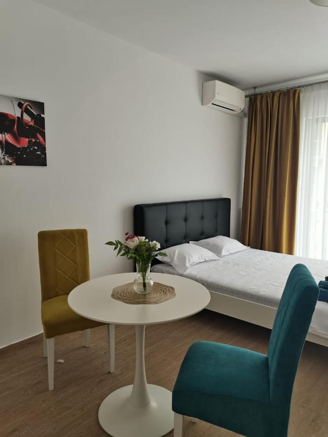 De Silva Moon Mamaia